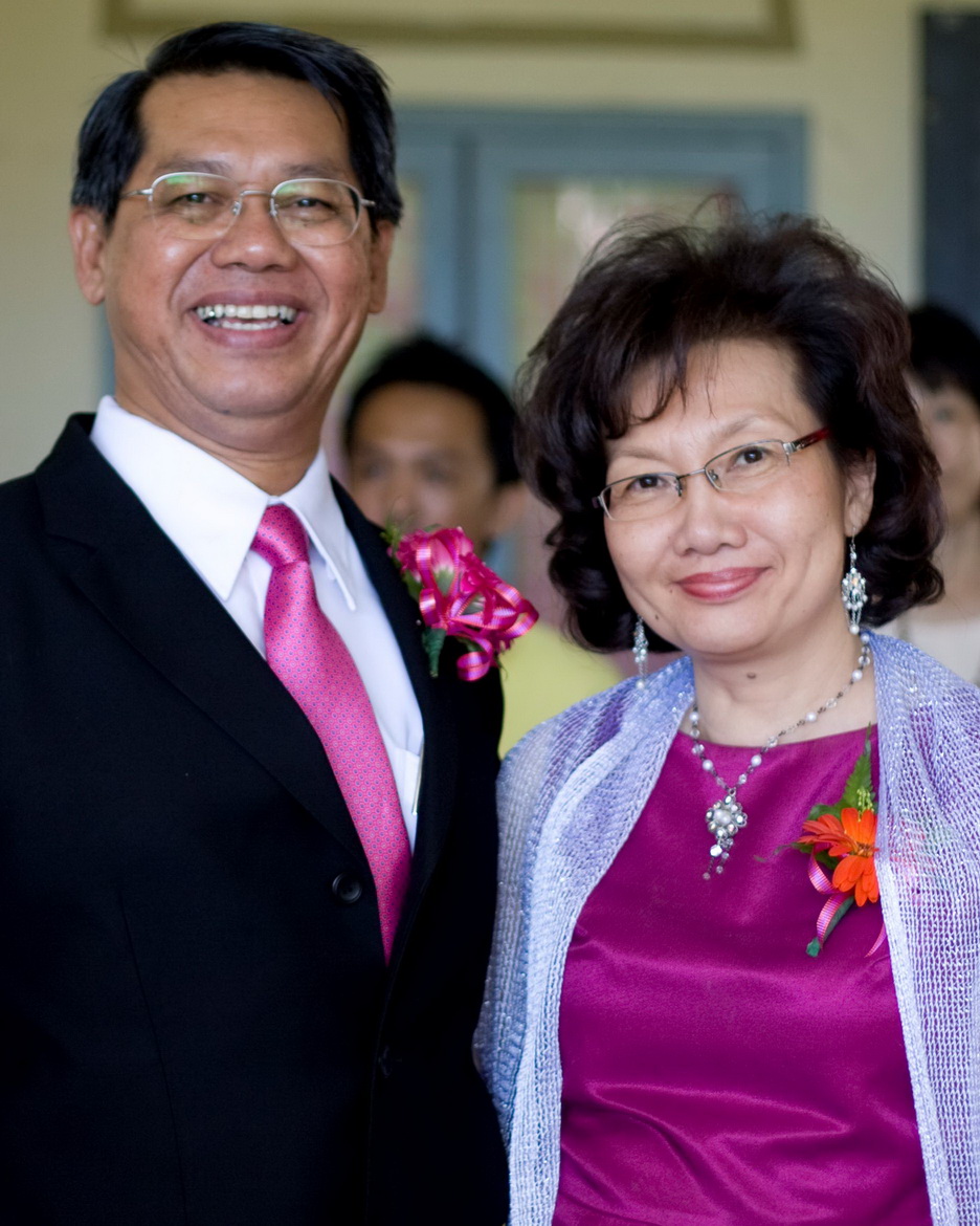 Senior Pastor: Lee Lee Dusing (right)